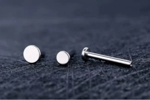 Titanium stud earrings Titanium stud earrings